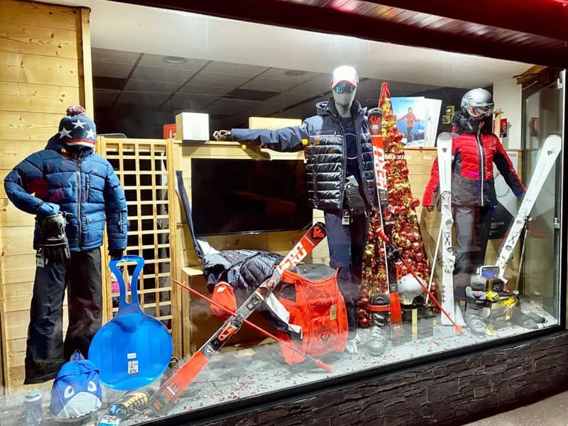 Skiverhuur winkel Val Sports in 110 rue du Mont Cenis, Lanslebourg Val Cenis