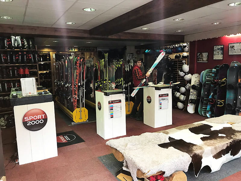 Skiverhuur winkel SPORT 2000 La Ginabelle Centre in 120, place du poilu, Chamonix