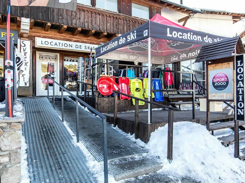 Skiverhuur winkel Evasion in 25 Avenue du Serrat de l'Ours, Bolquère-Pyrénées 2000