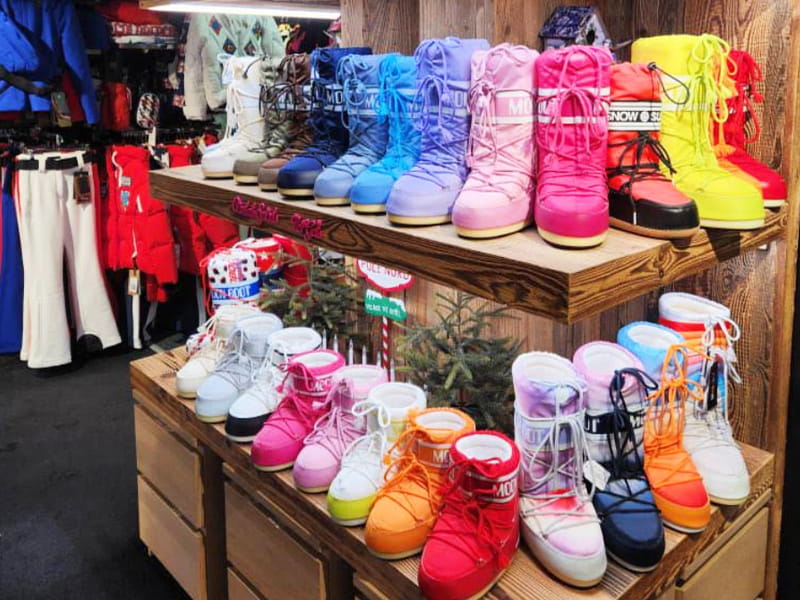 Skiverhuur winkel Contat Sports in 421 rue du centre - Résidence Le Mont Chéry, Les Gets