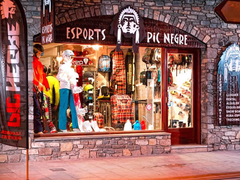 Skiverhuur winkel Pic Negre I in Avinguda de Sant Antoni (Ed. JML), La Massana