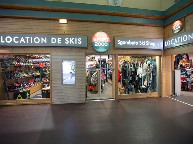 Skiverhuur winkel Sgambato Ski Shop in Centre Commercial la Roche Béranger, Chamrousse