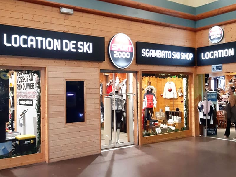 Skiverhuur winkel Sgambato Ski Shop in Centre Commercial la Roche Béranger, Chamrousse