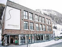 Skiverhuur winkel SPORT 2000 Jennewein in St. Anton am Arlberg, Dorfstrasse 2