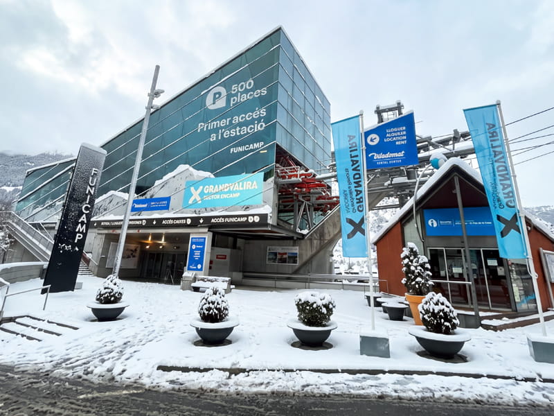 Skiverhuur winkel Viladomat Funicamp in Edificio Funicamp, Av. de François Mitterrand, 89, Planta baja 2, Encamp