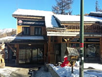 Skiverhuur winkel La Charpenterie Sports in Vars, Face au point Show Skiverhuur winkel La Charpenterie Sports in Vars, Face au point Show
