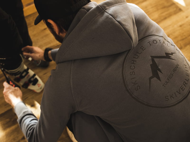 Skiverhuur winkel Skischule Skiverleih Total in Glungezerstrasse 17, Tulfes