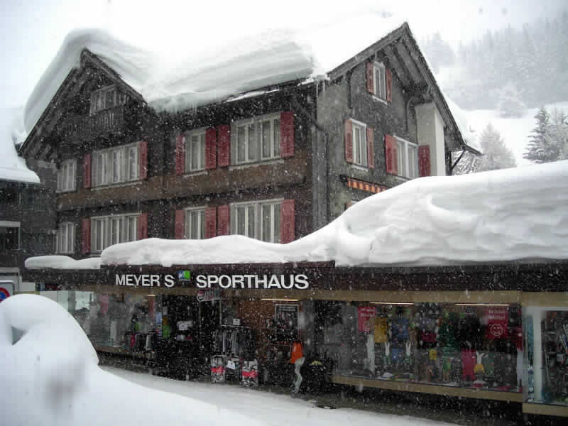 Skiverhuur winkel Meyer's Sporthaus in Gotthardstrasse 62, Andermatt