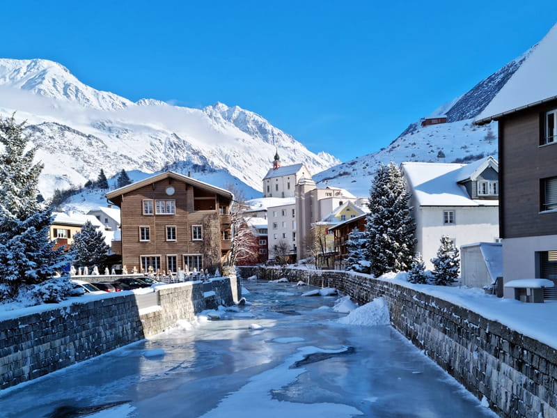 Skiverhuur winkel Meyer's Sporthaus in Gotthardstrasse 62, Andermatt