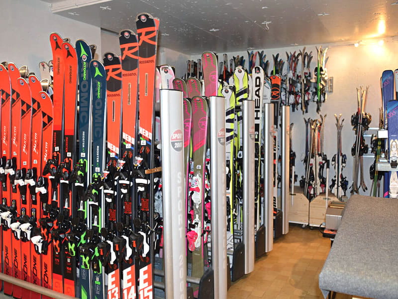 Skiverhuur winkel SPORT 2000 Ariane in Immeuble Ariane, Le Corbier