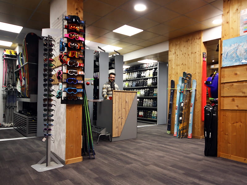 Skiverhuur winkel Roc Sports in Immeuble l'Argousier - Les Fontanettes, Les Menuires