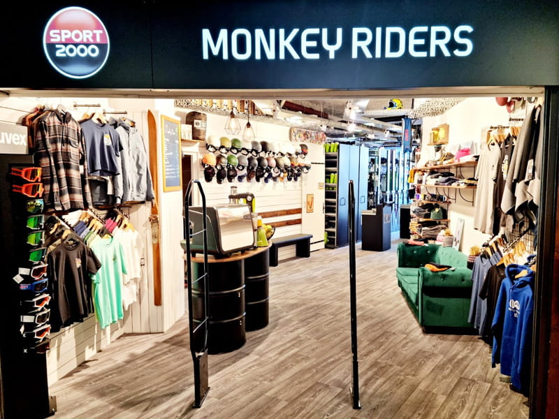 Skiverhuur winkel Monkey Riders in Immeuble le Palafour - Rue de la poste, Tignes Le Lac