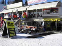 Skiverhuur winkel Noleggio Sci Cavallero in Marilleva 900, International Bar - Marilleva 1400