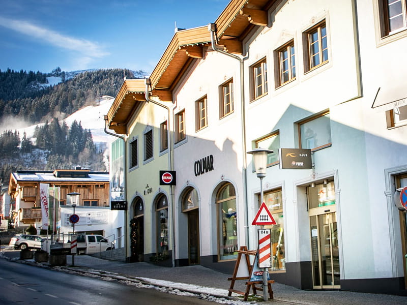 Skiverhuur winkel SPORT 2000 Hahnenkamm - Kjus und Elan Brand Store in Josef-Herold-Strasse 12, Kitzbühel