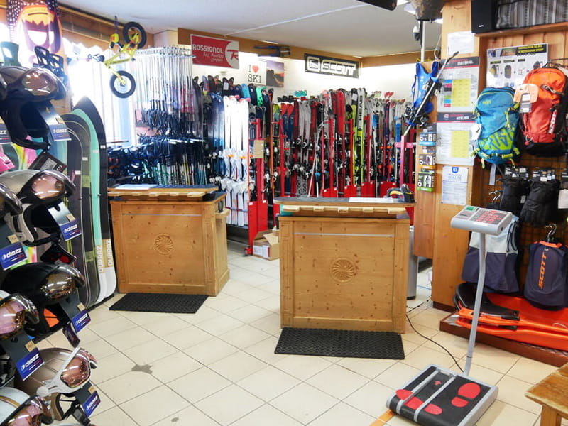 Skiverhuur winkel Rocky Sports in L'Eclose - rue du 93ème RAM, Alpe d’Huez