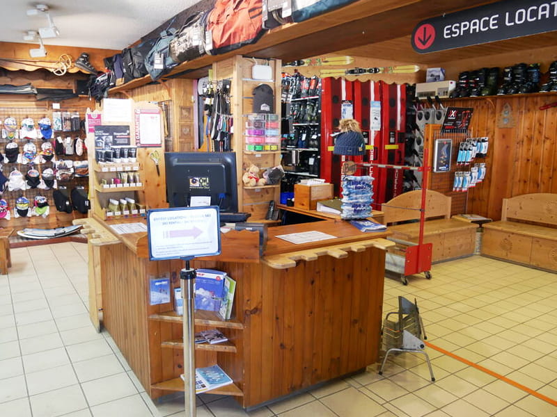 Skiverhuur winkel Rocky Sports in L'Eclose - rue du 93ème RAM, Alpe d’Huez