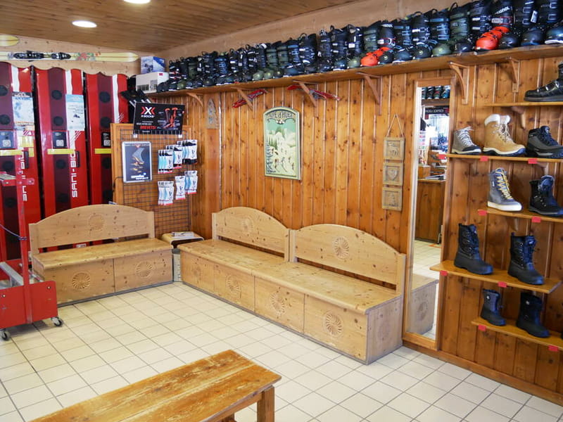 Skiverhuur winkel Rocky Sports in L'Eclose - rue du 93ème RAM, Alpe d’Huez