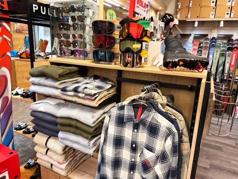 Skiverhuur winkel Ekosport-Rent Ski Service in Le Tavels Front de Neige, Galerie Marchande, Isola 2000