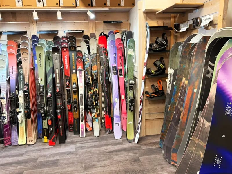 Skiverhuur winkel Ekosport-Rent Ski Service in Le Tavels Front de Neige, Galerie Marchande, Isola 2000