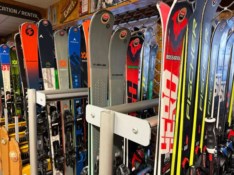 Skiverhuur winkel Sport 1400 in Le Chalet - 395 Route des Près, Puy Saint Vincent 1400
