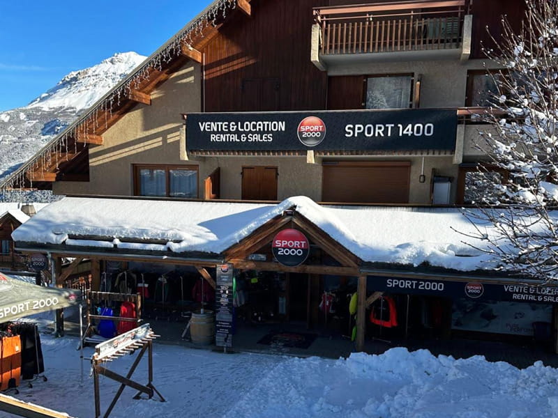 Skiverhuur winkel Sport 1400 in Le Chalet - 395 Route des Près, Puy Saint Vincent 1400