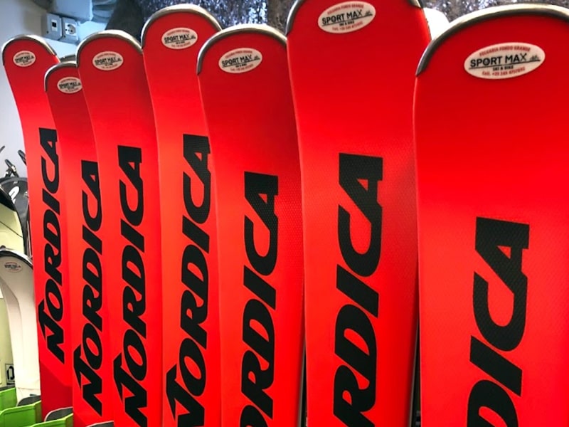 Skiverhuur winkel Sport Max Folgaria in Località Fondo Grande 52 [sotto all'Hotel Kube], Folgaria