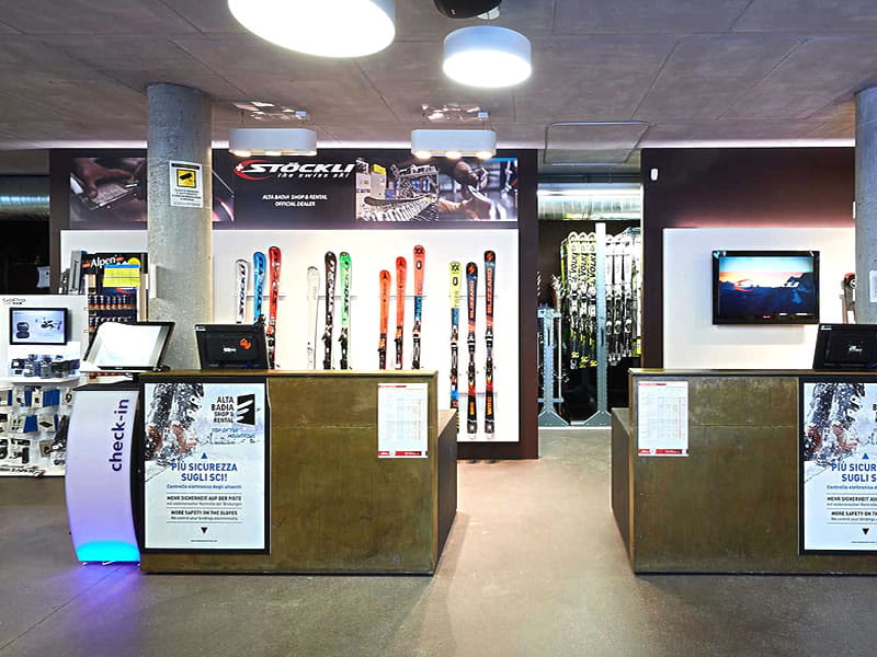 Skiverhuur winkel Alta Badia Shop & Rental in Micurá de Rü 48, Alta Badia-San Cassiano/Sankt Kassian