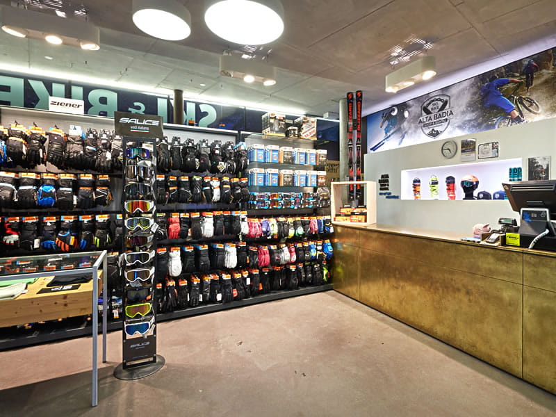 Skiverhuur winkel Alta Badia Sport - Shop & Rental in Micurá de Rü 48, Alta Badia-San Cassiano/Sankt Kassian