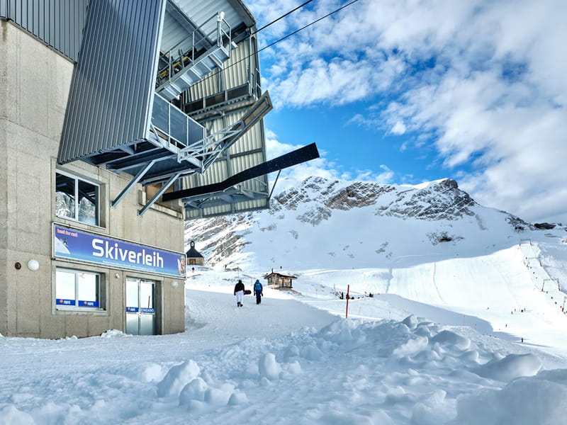 Skiverhuur winkel Skiverleih Zugspitze in Mitten im Skigebiet auf 2.600 m, Garmisch-Partenkirchen