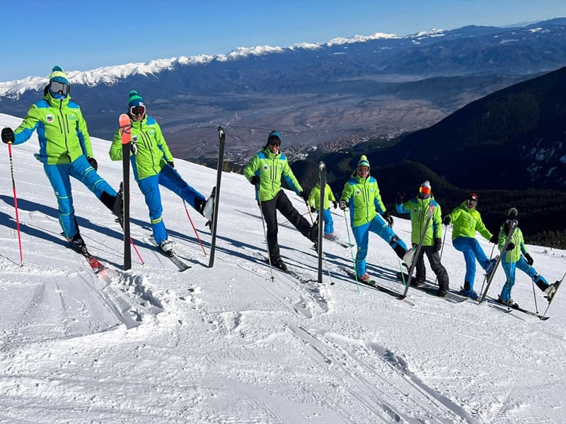 Skiverhuur winkel Ski Mania Bansko - Ski and Snowboard School in Pirin Str. 92A, Bansko