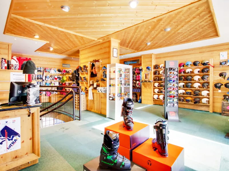 Skiverhuur winkel Ekosport-Rent Riquet Sport Aravet in Place de l'Aravet, Serre Chevalier Villeneuve