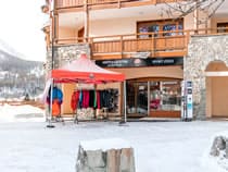 Skiverhuur winkel SPORT 2000 Altitude in Serre Chevalier Le Monetier-Les-Bains, Résidence le château - Route de Grenoble