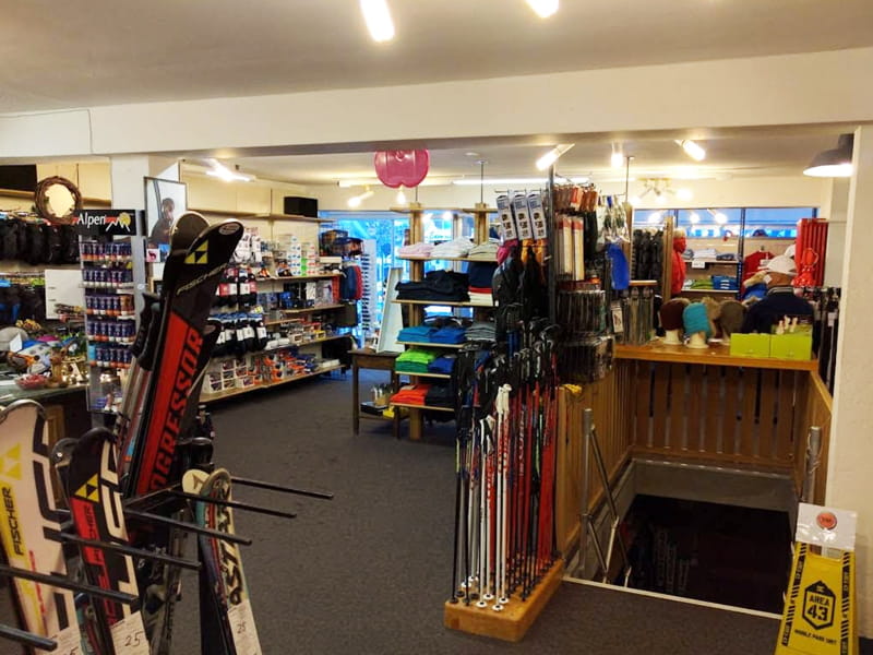 Skiverhuur winkel SPORT 2000 Azzurra Sport in Riedstrasse 10, Zermatt