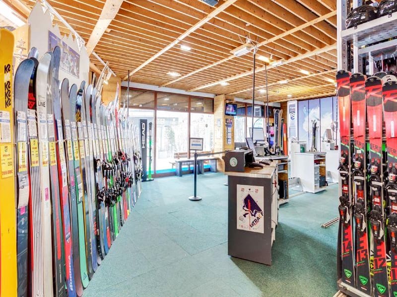 Skiverhuur winkel Ekosport-Rent Riquet Sport Chantemerle in Rue du Centre - Centre Commercial Le Serre d'Aigle, Serre Chevalier Chantemerle