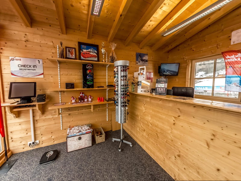 Skiverhuur winkel Montes Ski & Bike Sport in Speckbacherstrasse 75, St. Johann i. Tirol