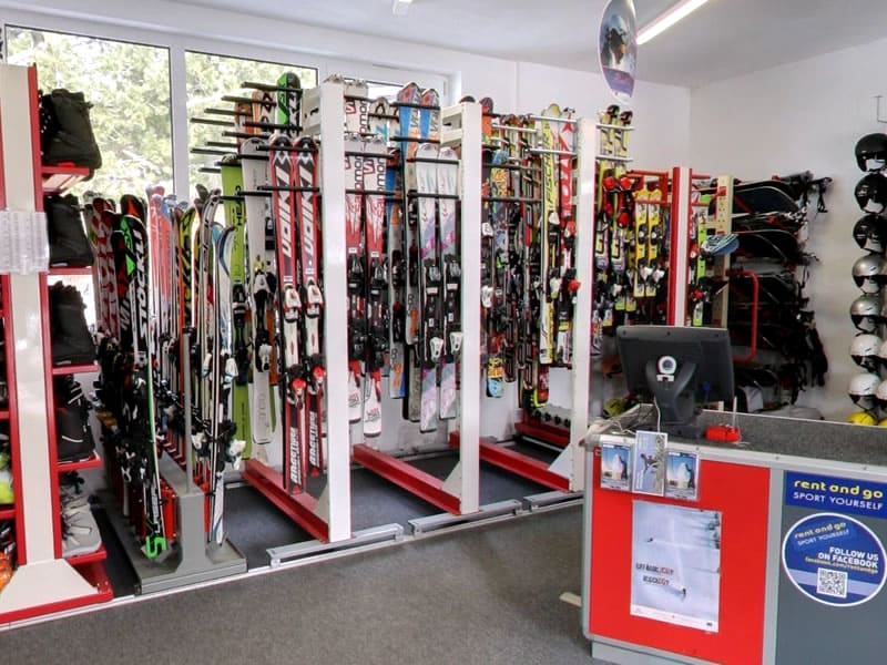 Skiverhuur winkel Sportservice Erwin Stricker Skihütte in Talstation Gondelbahn Pfannspitz, Brixen
