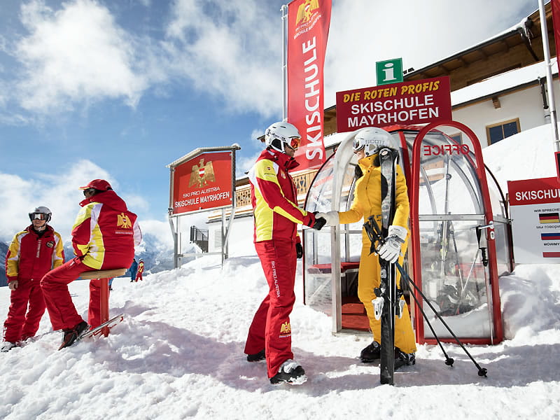 Skiverhuur winkel Skischule Snowsports Mayrhofen in Tuxerstrasse 714, Mayrhofen