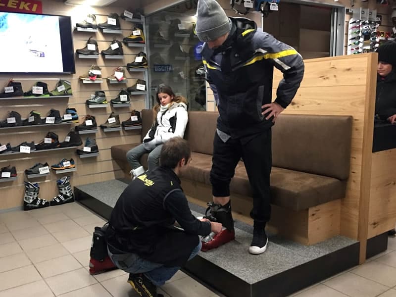 Skiverhuur winkel Montelli Sport in Via dei Cavai, 1, Pejo