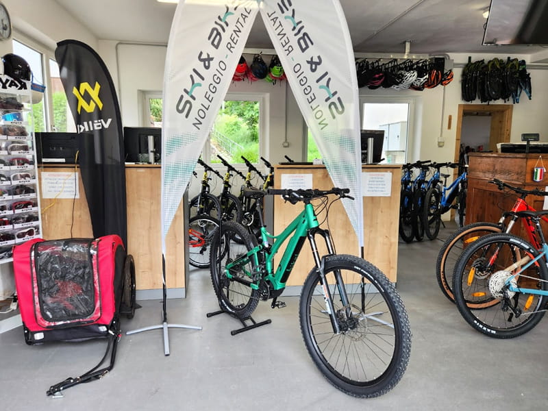 Skiverhuur winkel Ski & Bike San Vito in Via Nazionale 10, San Vito di Cadore