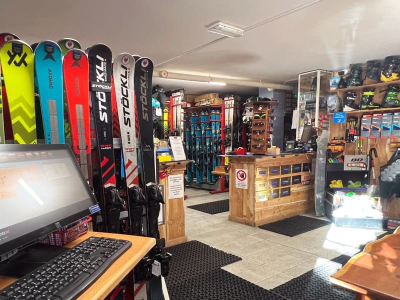 Skiverhuur winkel Ski Lodge - Noleggio e Riparazione in Via Nazionale, 16a, Claviere