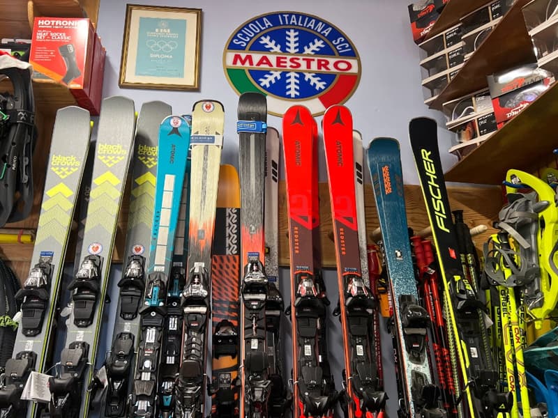 Skiverhuur winkel Ski Lodge - Noleggio e Riparazione in Via Nazionale, 16a, Claviere