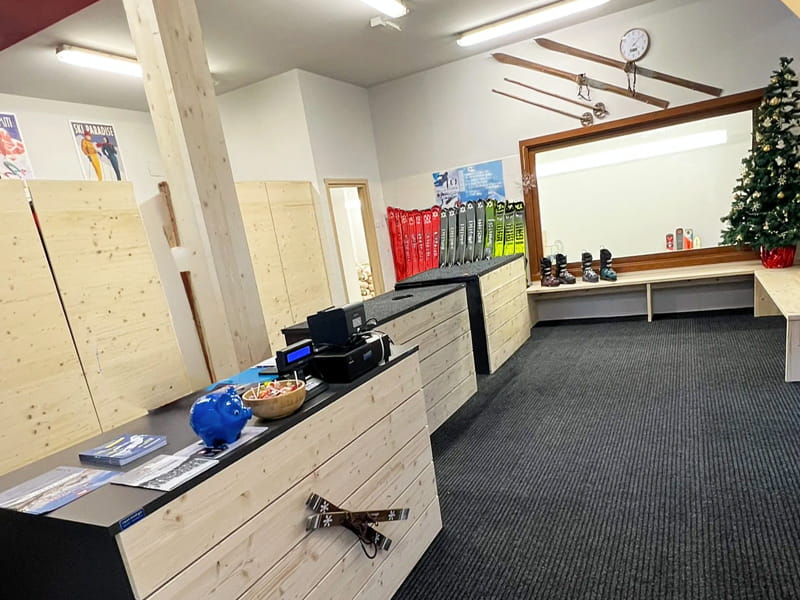 Skiverhuur winkel Ski Service Dolomiti in Via Riziò, 32, Auronzo di Cadore