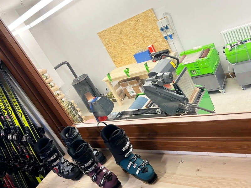 Skiverhuur winkel Ski Service Dolomiti in Via Riziò, 32, Auronzo di Cadore